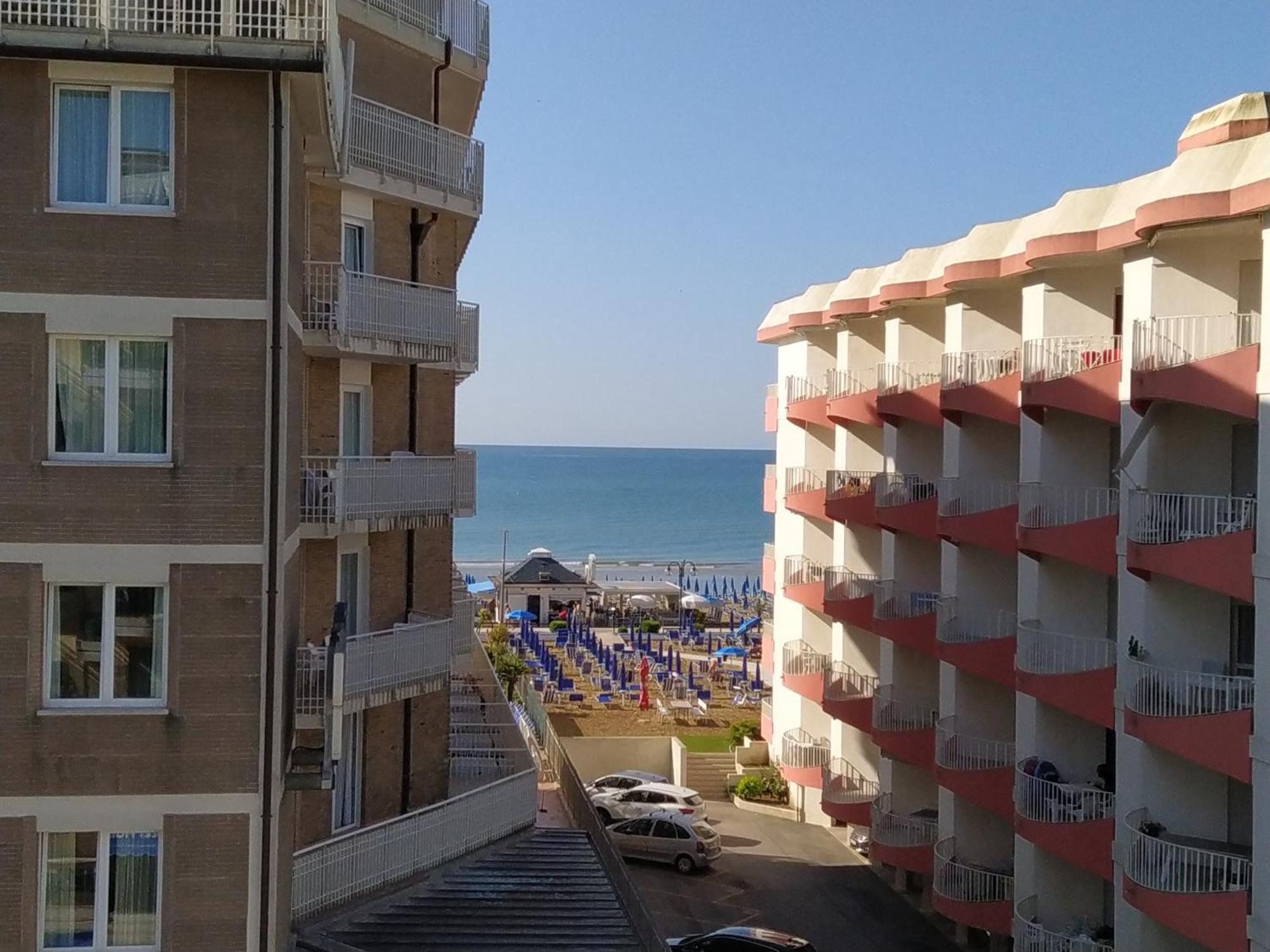 Hotel Halifax Lido di Jesolo Dış mekan fotoğraf